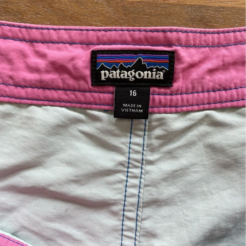 Patagonia Wavefarer Boys Boardshorts Pink Fitz Stripe - 16 Swim Beach Surf   14